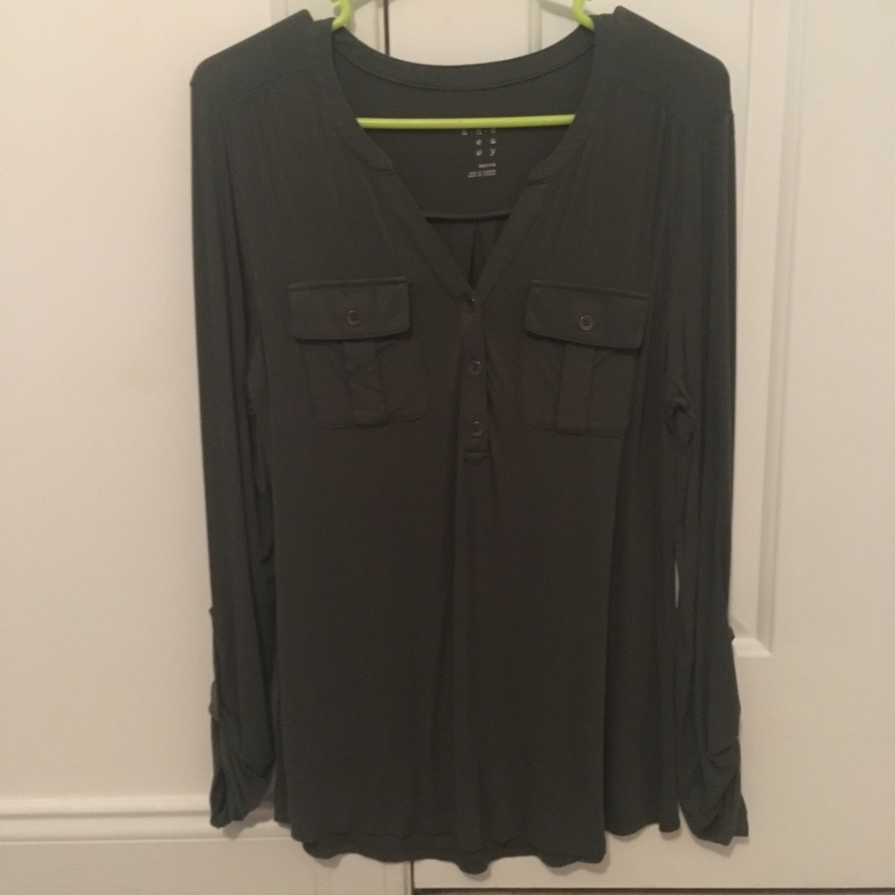Comfortable and cute andeawy top! Size medium